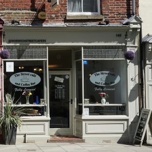 pexels-suzyhazelwood-2679323